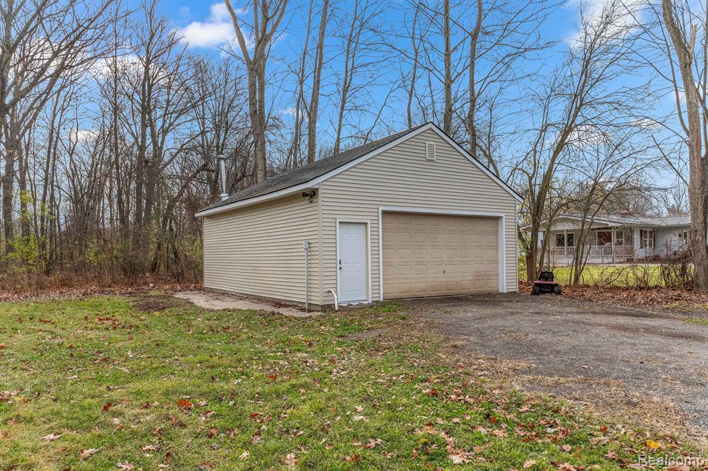 44601 ROBSON Road, Belleville, MI 48111 — Photo 33