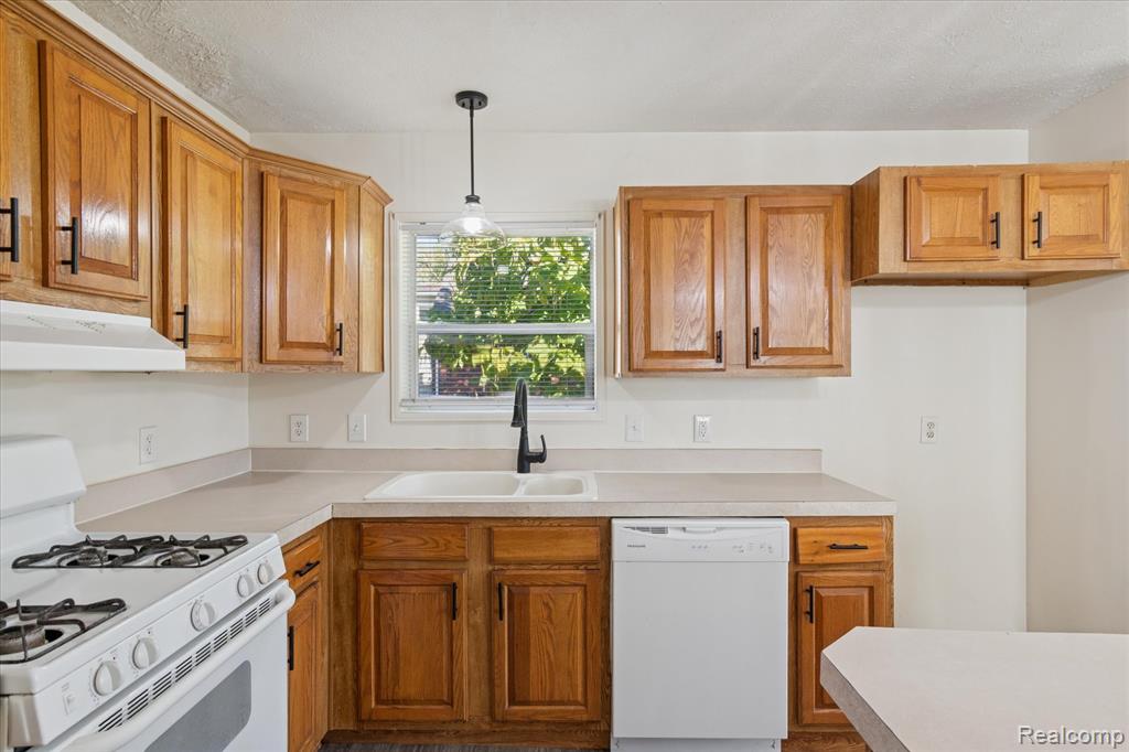 4004 Howe Road, Wayne, MI 48184 — Photo 13