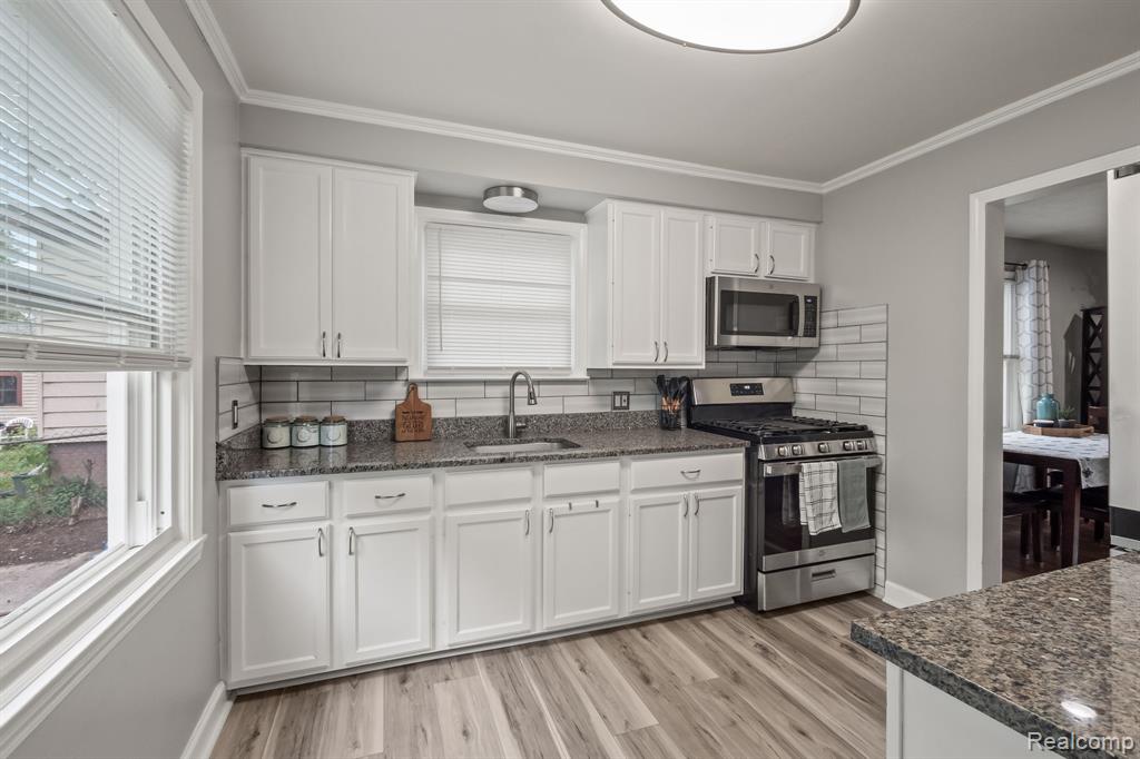 94 S Tilden Avenue, Waterford, MI 48328 — Photo 9