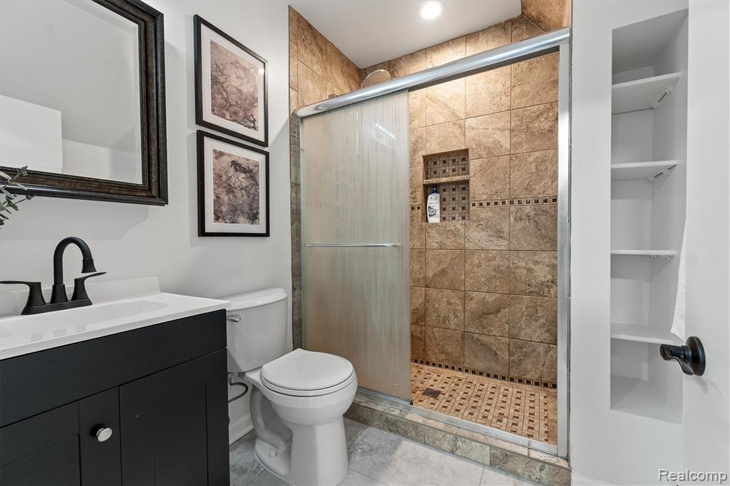 7337 Richardson Road, West Bloomfield, MI 48323 — Photo 22