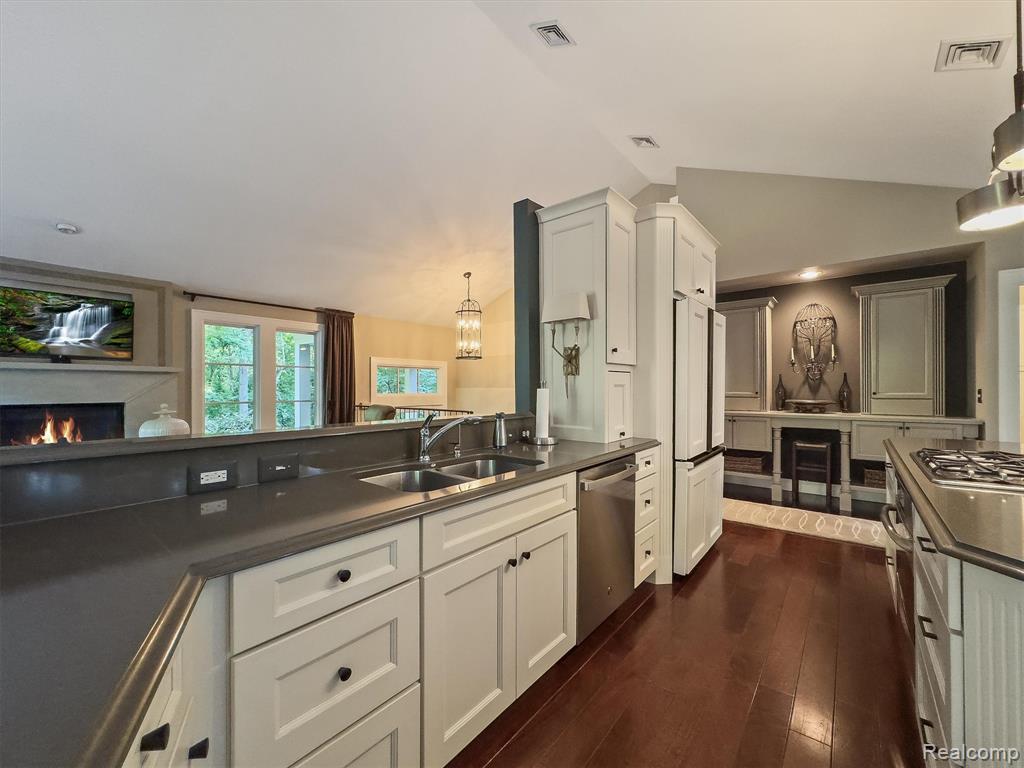 5484 Waldon Road, Clarkston, MI 48348 — Photo 35