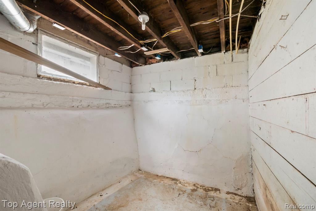 50 Henderson Street, Pontiac, MI 48341 — Photo 33