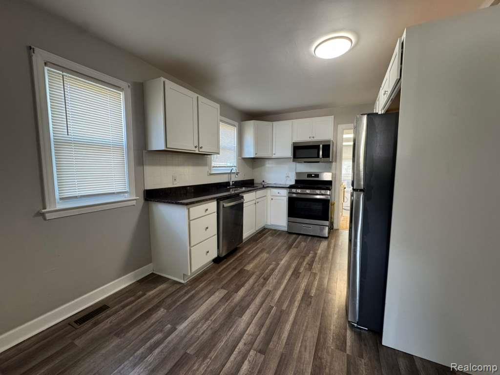 8734 Chalmers Avenue, Warren, MI 48089 — Photo 7