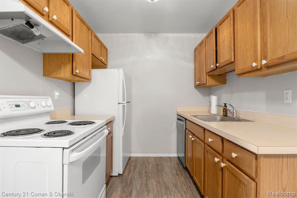 10021 Allen Pointe Drive, 83, Allen Park, MI 48101 — Photo 8