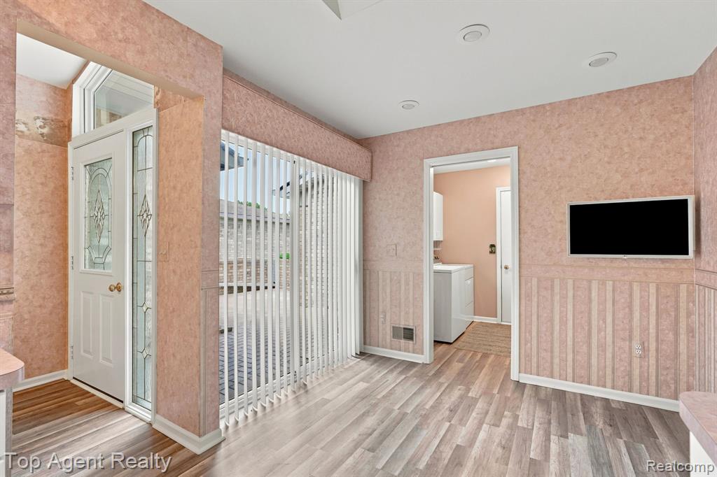 48659 Sundance Court, Utica, MI 48315 — Photo 12