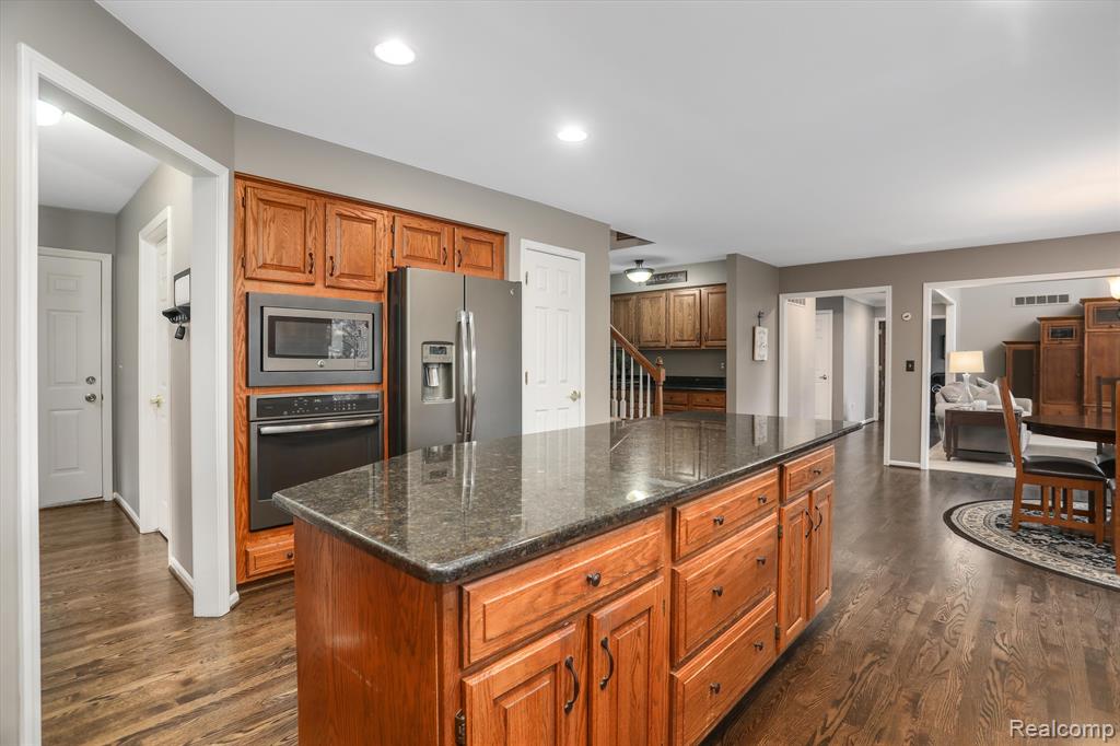 4214 Oak Tree Circle, Rochester, MI 48306 — Photo 20
