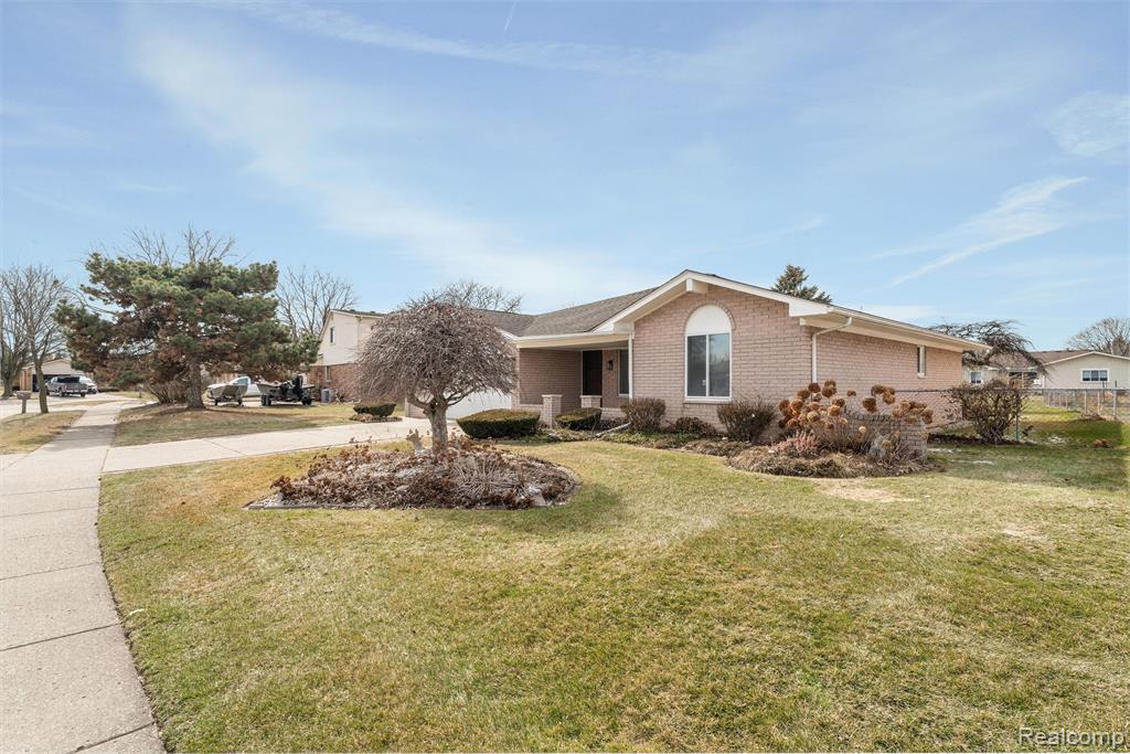 43303 Aspen Drive, Sterling Heights, MI 48313 — Photo 3