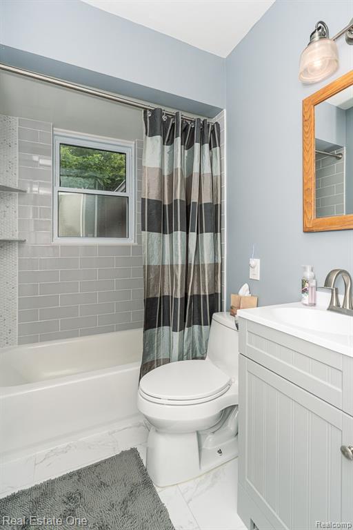 4196 Grayton Drive, Waterford, MI 48328 — Photo 13