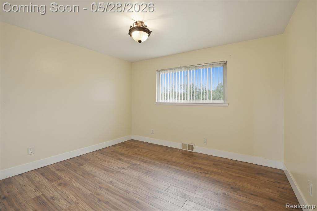 29108 Dover Avenue, Warren, MI 48088 — Photo 6
