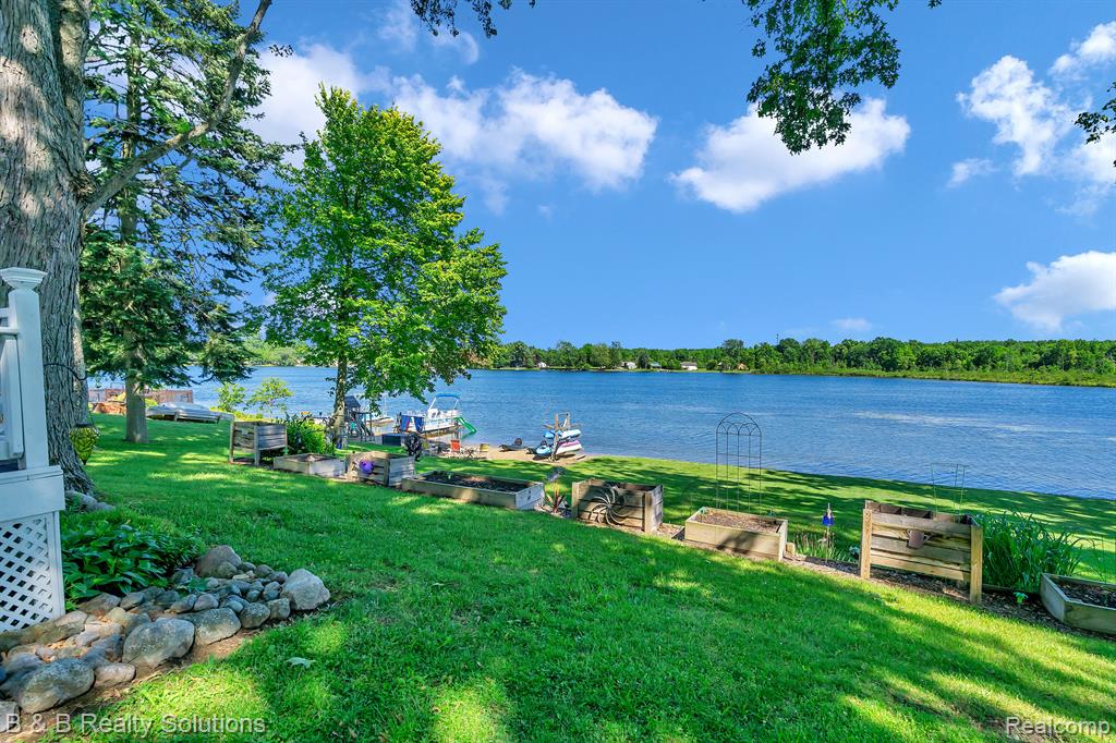423 LOU ALICE Drive, Columbiaville, MI 48421 — Photo 35