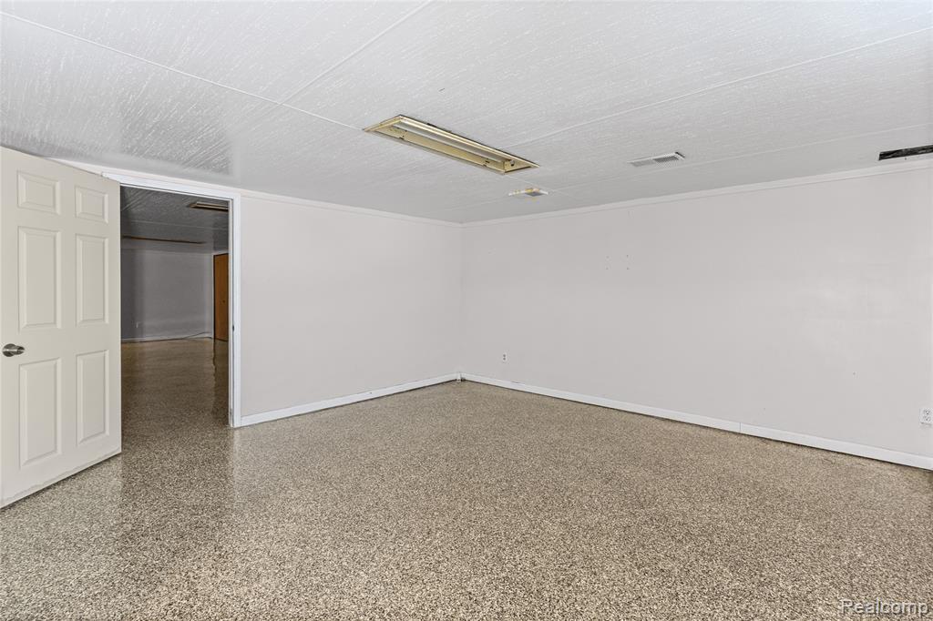 4064 Sheraton Drive, Flint, MI 48532 — Photo 31
