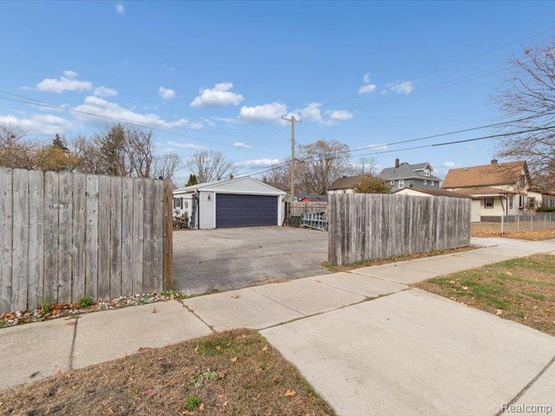 404 Pine Street, Wyandotte, MI 48192 — Photo 49