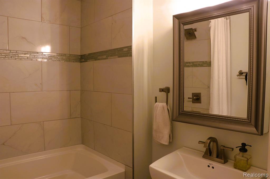 46877 W ANN ARBOR Trail, Plymouth, MI 48170 — Photo 19
