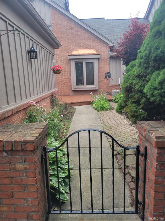37638 Russett Drive, Farmington, MI 48331 — Photo 12