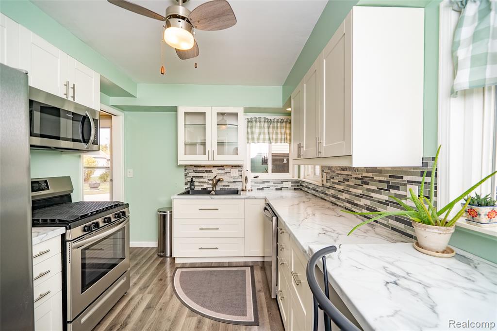 5247 Lyons Circle S, Warren, MI 48092 — Photo 16