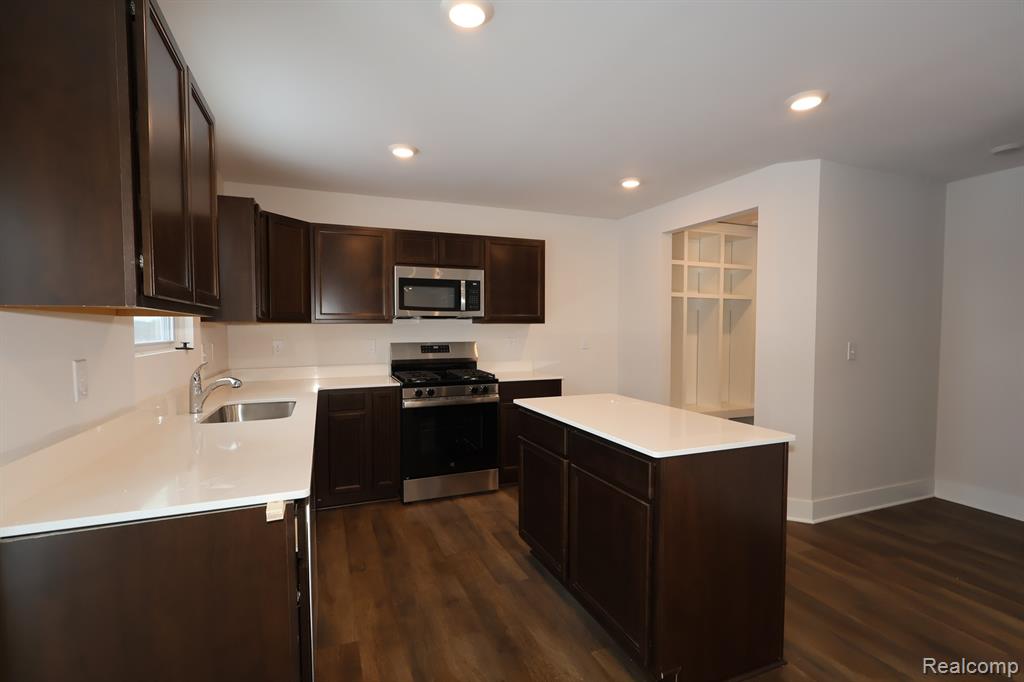 653 Swift Creek Drive, Chelsea, MI 48118 — Photo 7