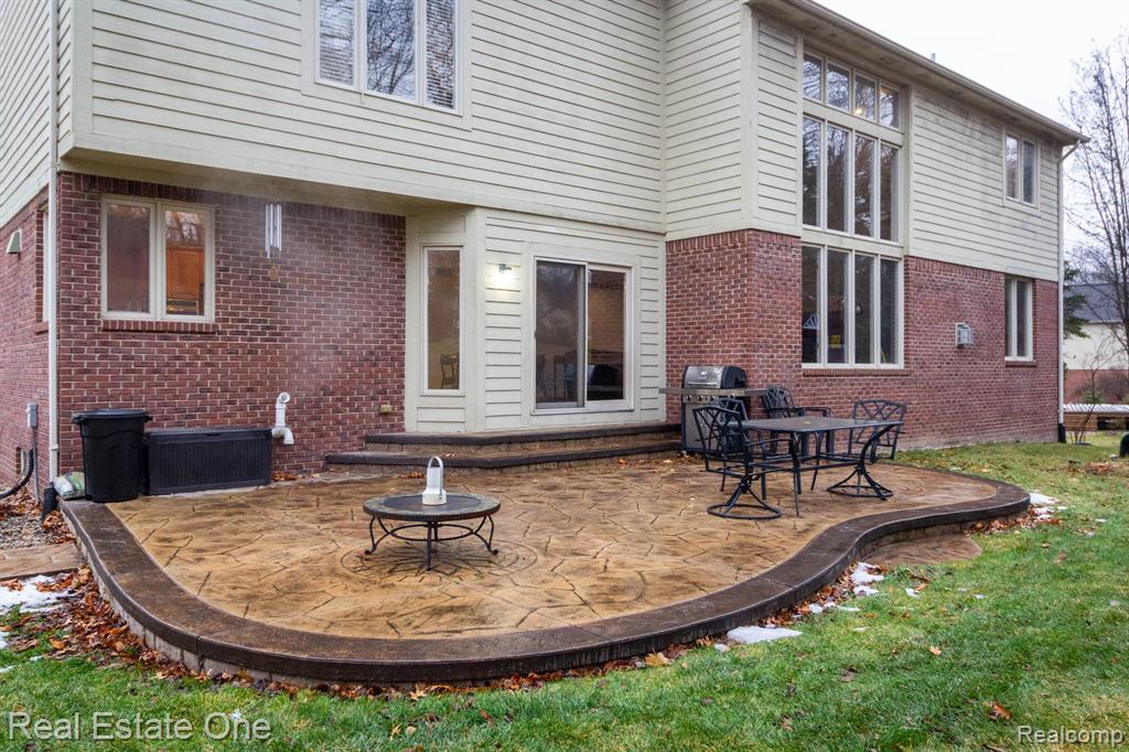6536 Chatham Circle, Rochester Hills, MI 48306 — Photo 63
