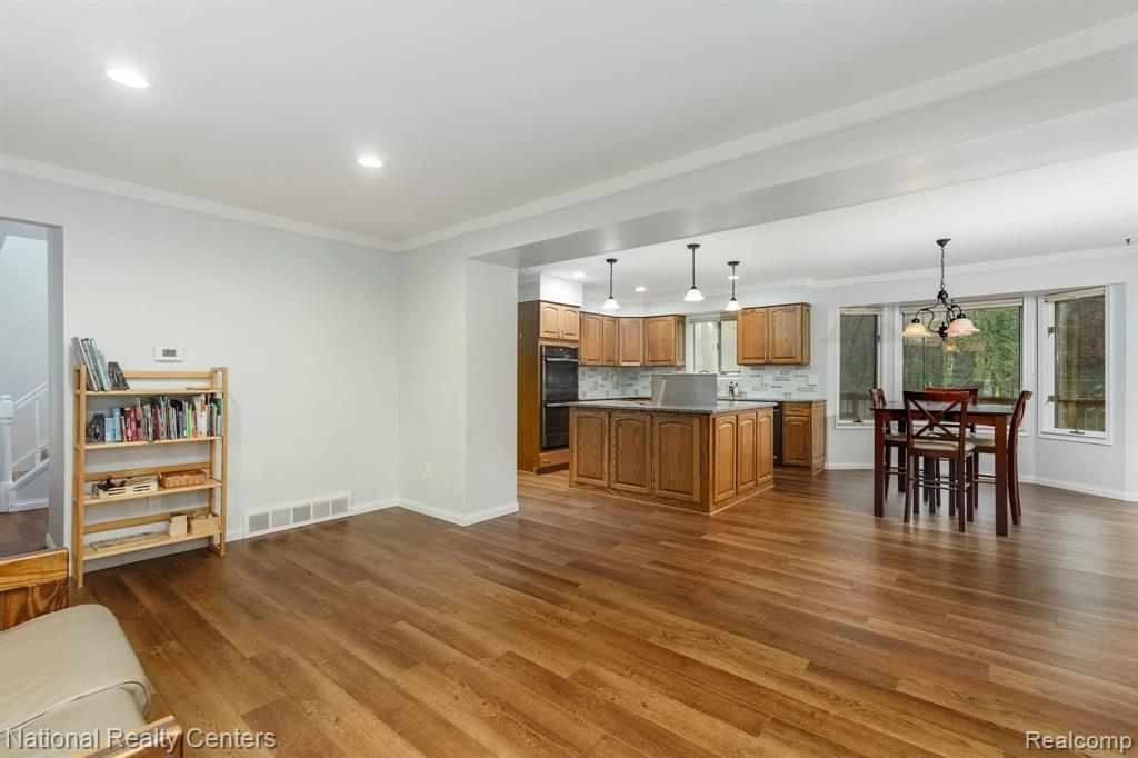 825 E WARDLOW Road, Highland, MI 48356 — Photo 7