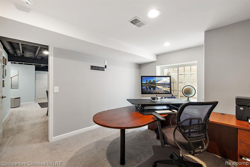 301 JAMES Circle, Royal Oak, MI 48067 — Photo 30