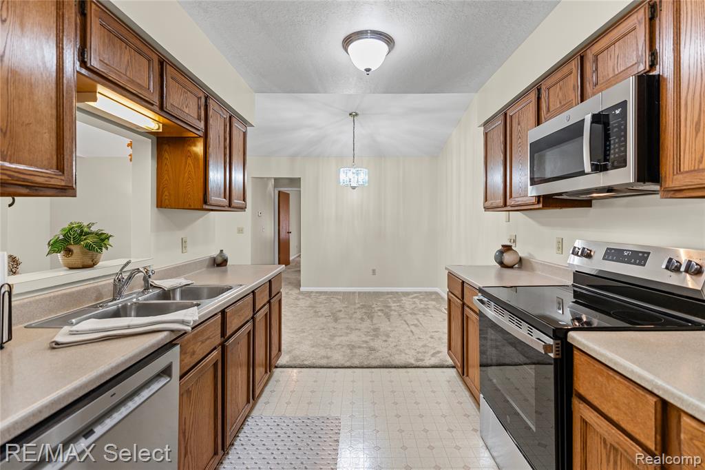 5059 Sandalwood Drive, Grand Blanc, MI 48439 — Photo 11