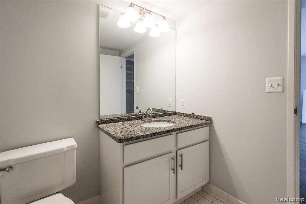 250 E Harbortown Drive, 508, Detroit, MI 48207 — Photo 18