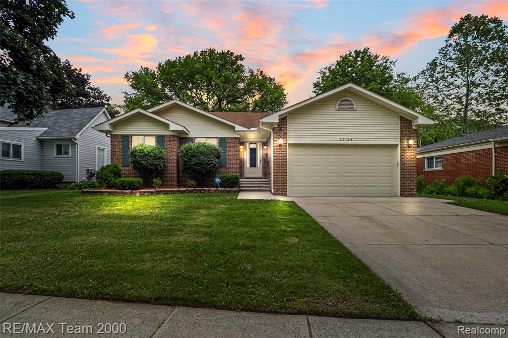 25134 Ann Arbor Trail, Dearborn Heights, MI 48127 — Photo 2
