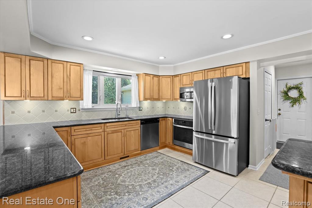 44650 W 11 Mile Road, Novi, MI — Photo 11