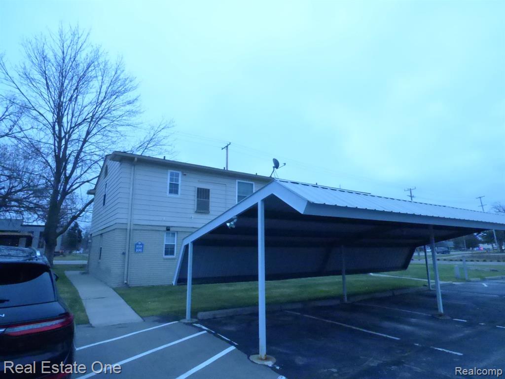 108 Princeton Drive, South Lyon, MI 48178 — Photo 24