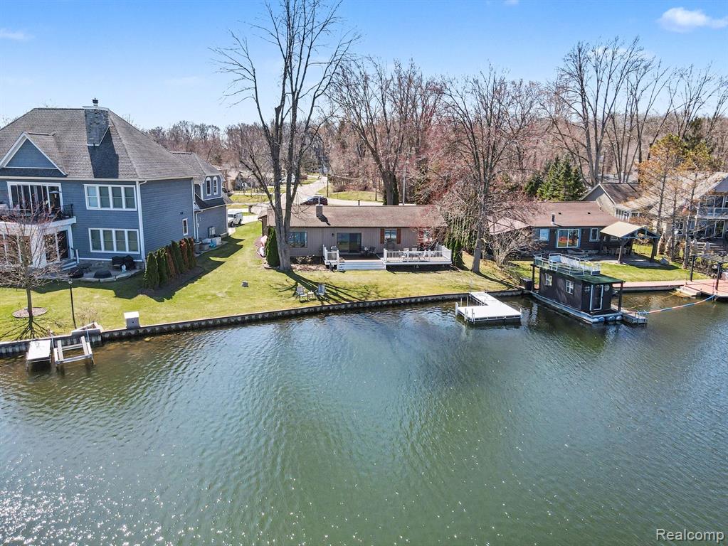 11591 PLEASANT VIEW Drive, Pinckney, MI 48169 — Photo 3