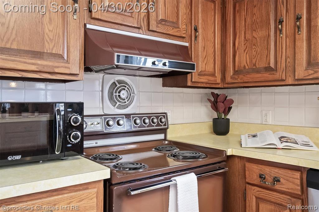 11417 N Shore Drive, Whitmore Lake, MI 48189 — Photo 25