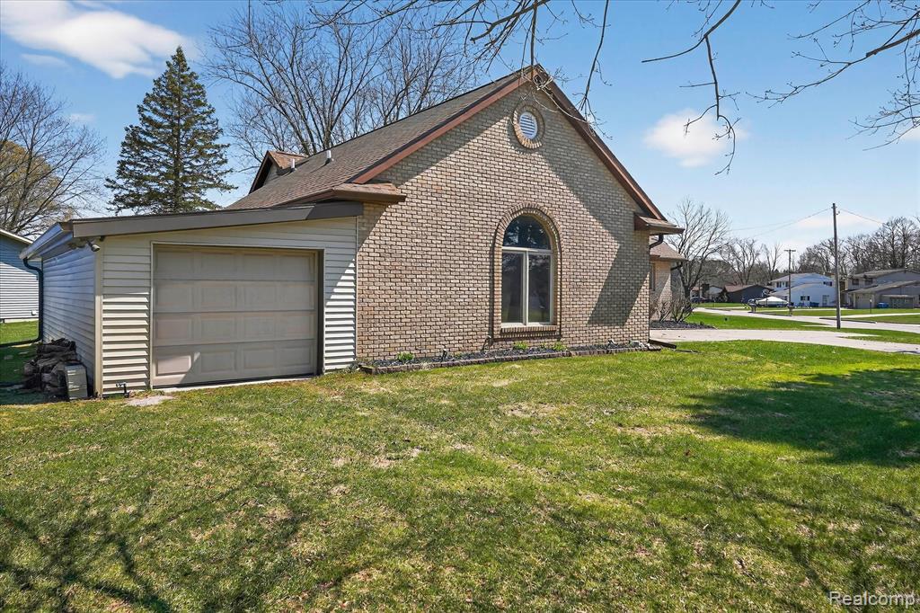 16147 Silvercrest Drive, Fenton, MI 48430 — Photo 45