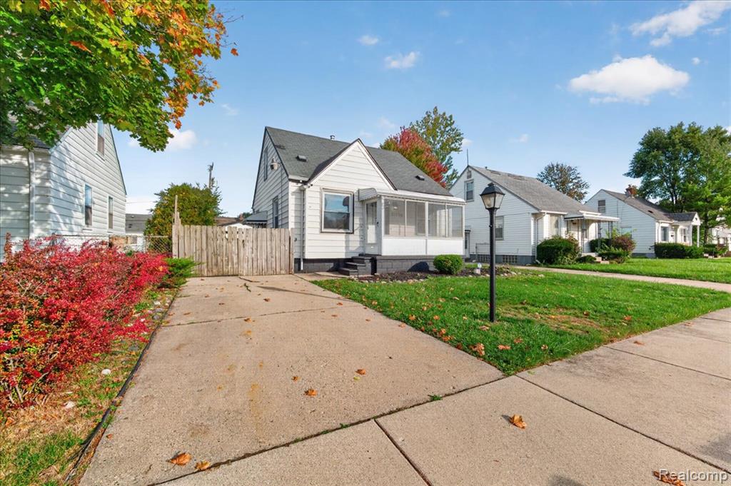21736 Lambrecht Avenue, Eastpointe, MI 48021