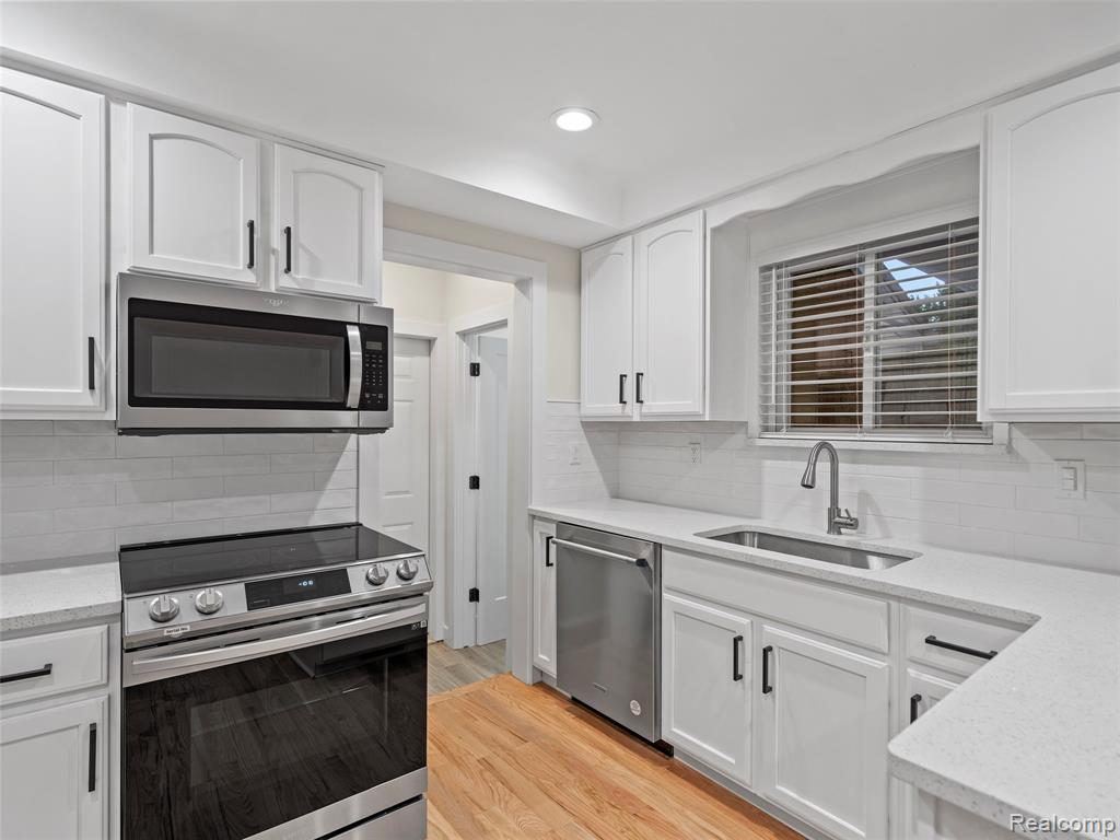 8211 Saint John Street, Utica, MI 48317 — Photo 9