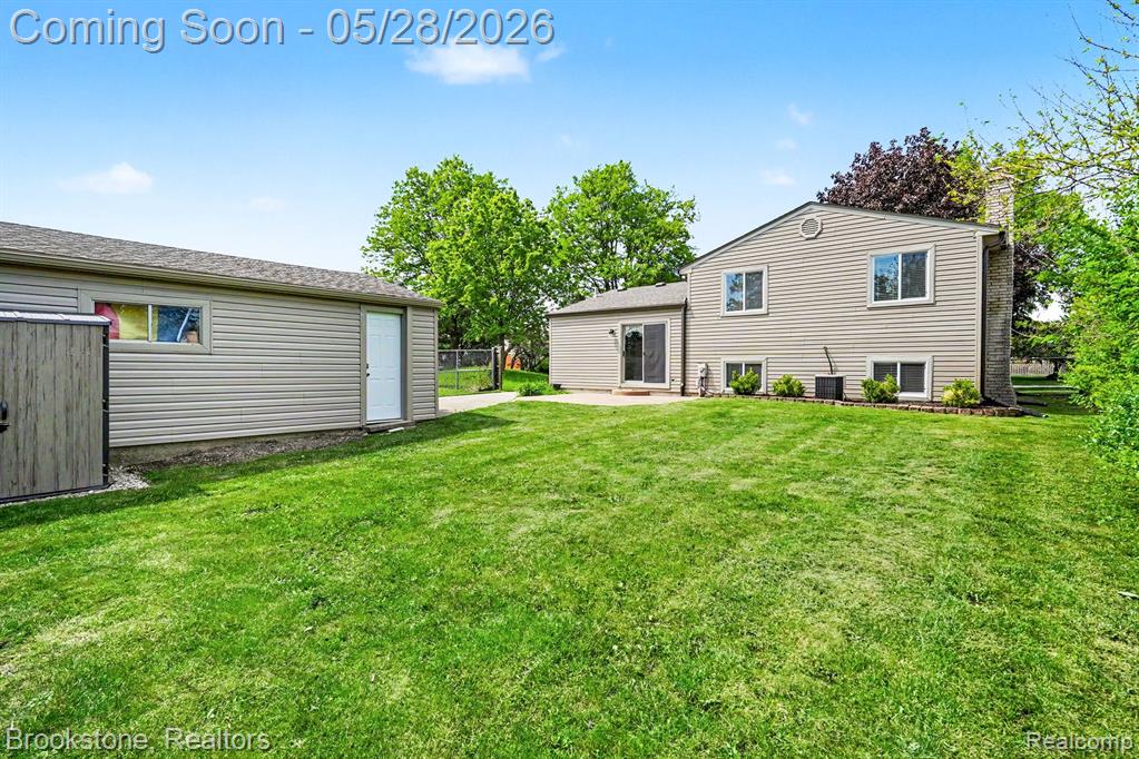 2564 Rainbow Drive, Troy, MI 48083 — Photo 24