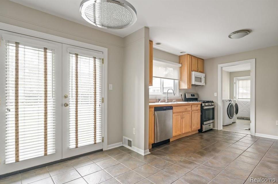 6368 Hermana Road, West Bloomfield, MI 48324 — Photo 11