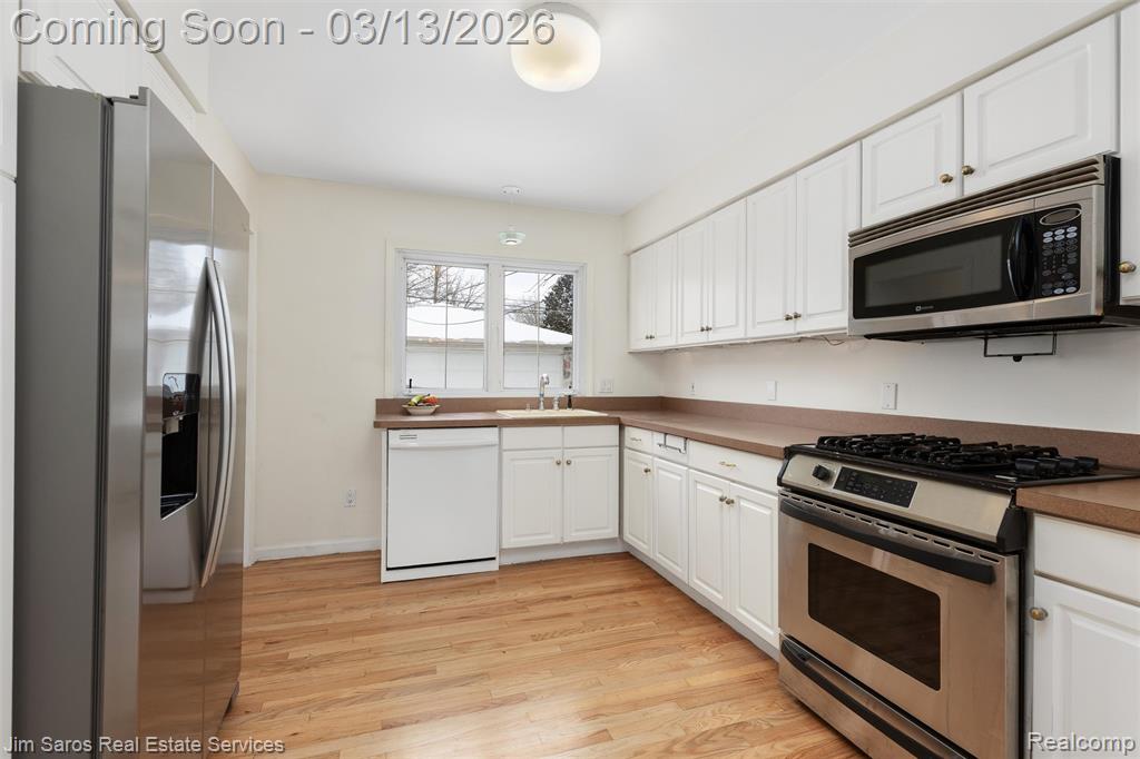2204 Roslyn Road, Grosse Pointe Woods, MI 48236 — Photo 5