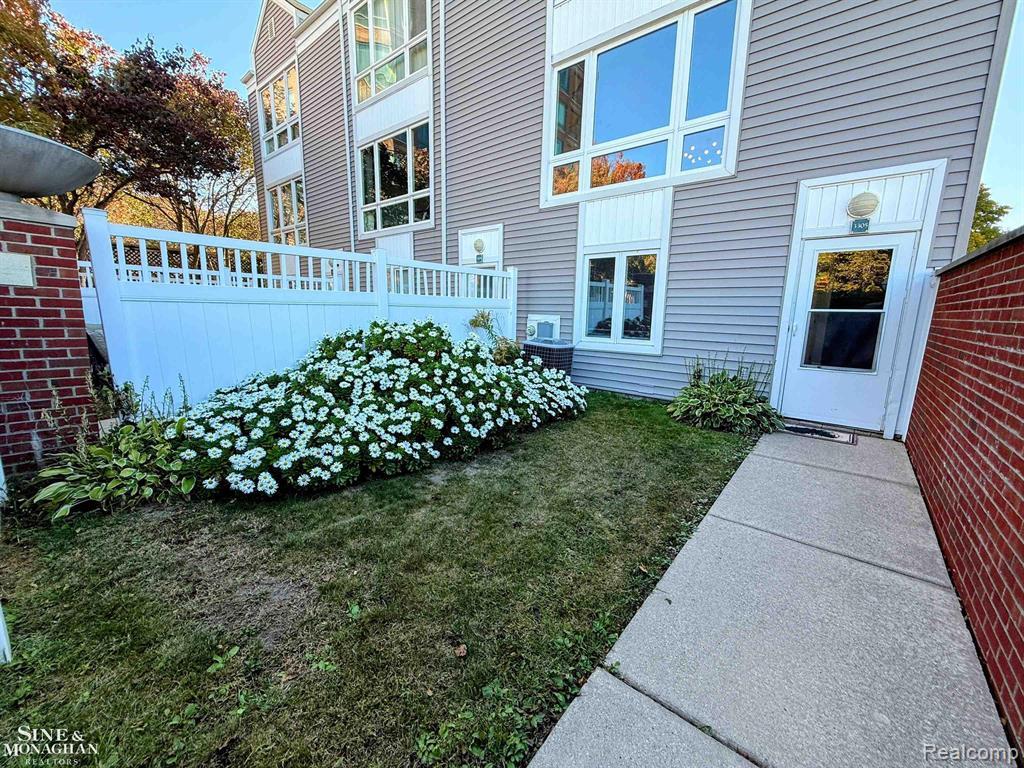 3305 Jib Lane, Detroit, MI 48207 — Photo 2