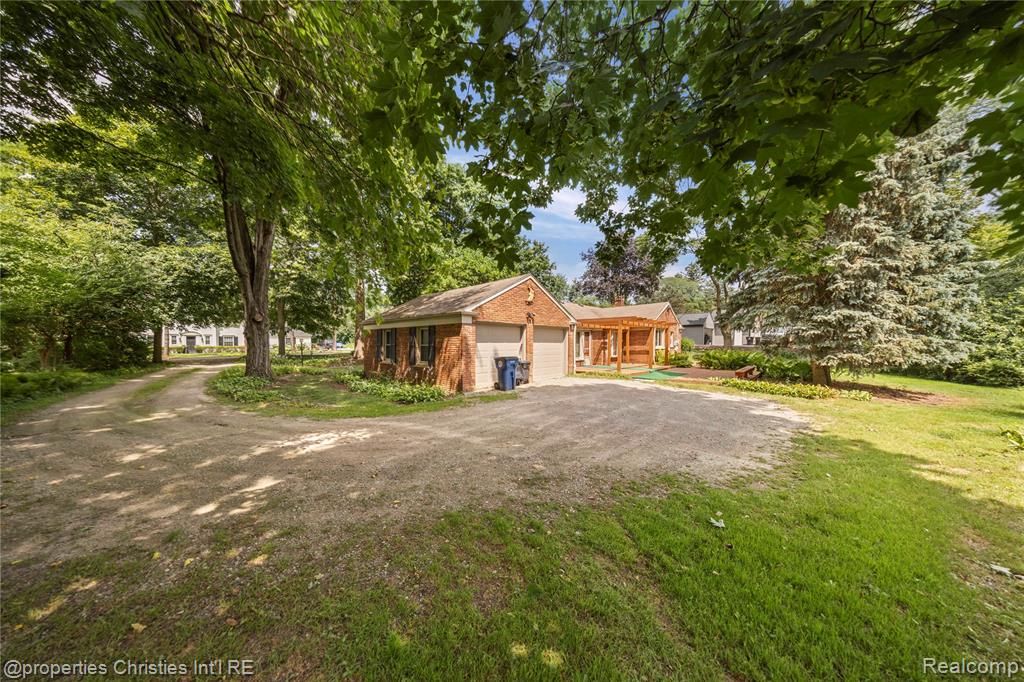 6391 Wing Lake Road, Bloomfield Hills, MI 48301 — Photo 28