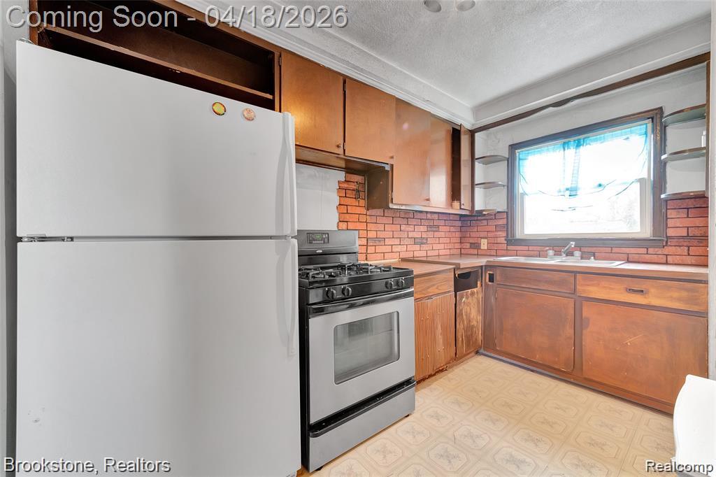 6251 Stahelin Avenue, Detroit, MI 48228 — Photo 8