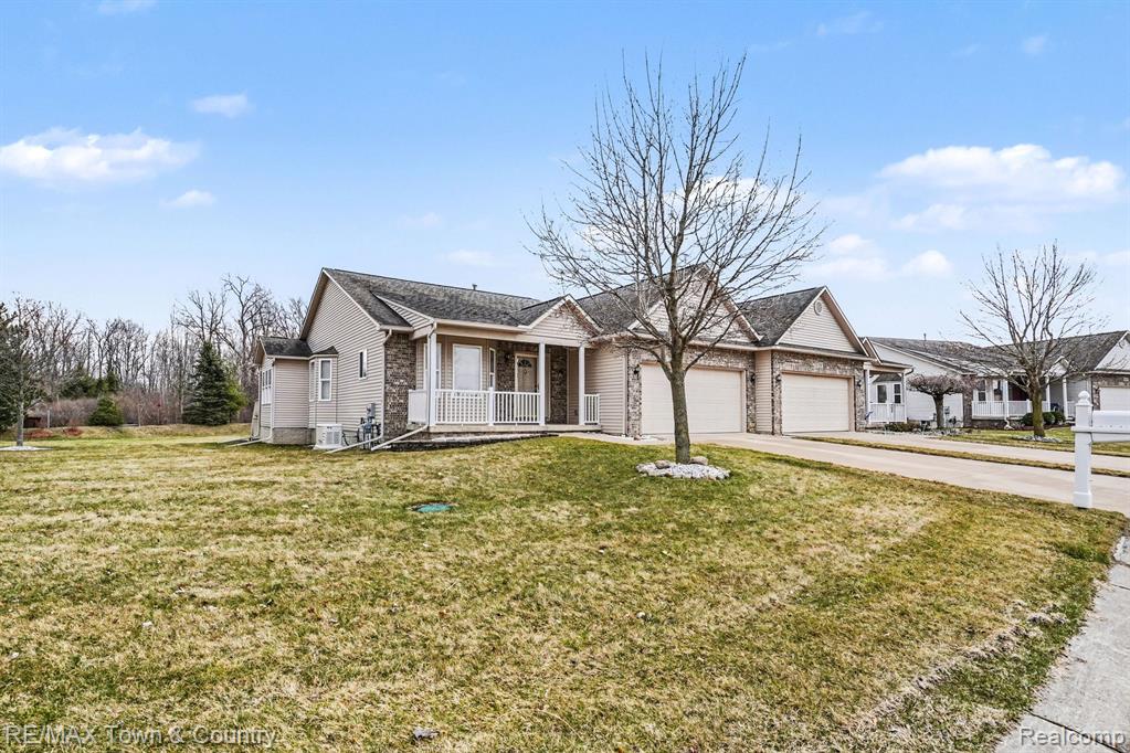 6462 Royal Club Drive, Flushing, MI 48433 — Photo 2
