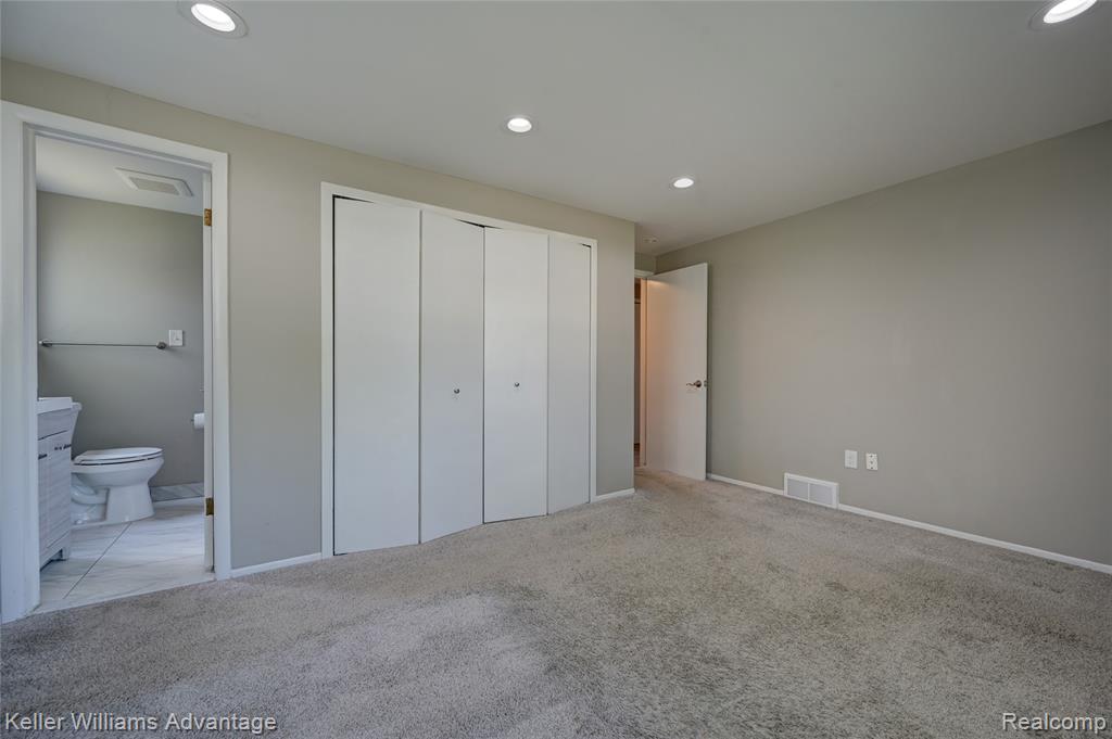 18467 Middlesex Avenue, Lathrup Village, MI 48076 — Photo 32
