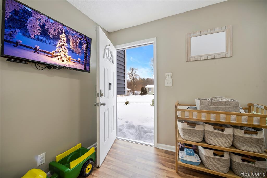 9488 Brookway Court, Goodrich Vlg, MI — Photo 14
