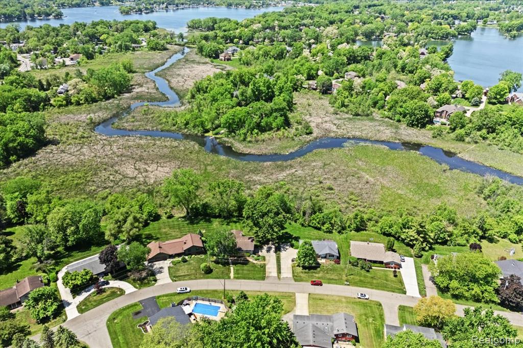 8876 Sandy Crest Drive, White Lake, MI — Photo 37