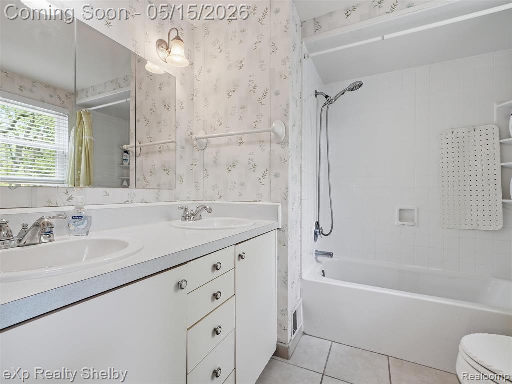 40753 Irval Drive, Sterling Heights, MI 48313 — Photo 23