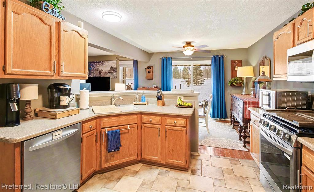467 Lilly View Court, 54, Howell, MI 48843 — Photo 11