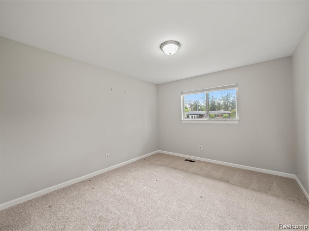 53810 BRUCE HILL Drive, Shelby Twp, MI 48316 — Photo 17