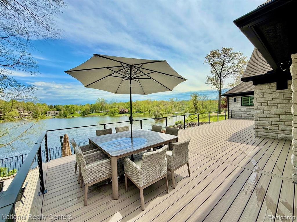 7050 Lake Shannon Court, Fenton, MI 48430 — Photo 47