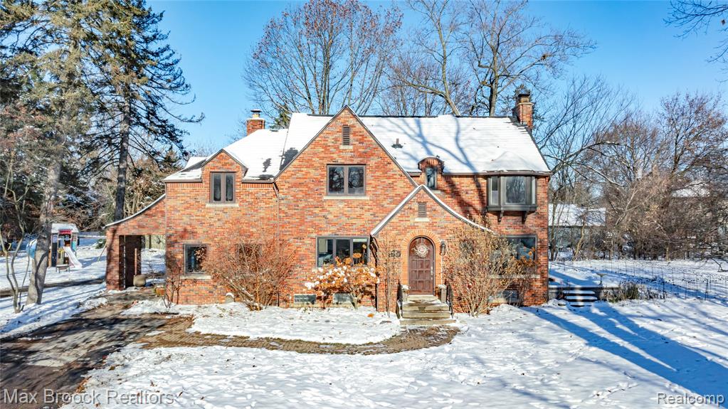 75 Hillsdale Road, Bloomfield Hills, MI 48302 — front exterior