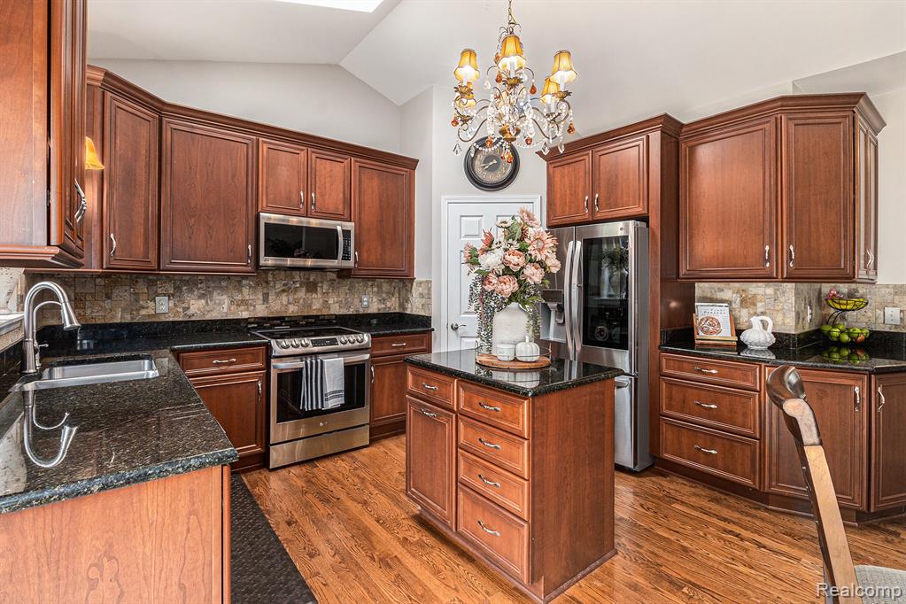 6439 Cohoctah Road, Fenton, MI 48430 — Photo 10