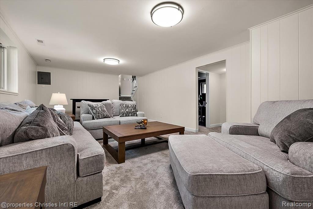 6756 Spruce Drive, Bloomfield Hills, MI 48301 — Photo 28